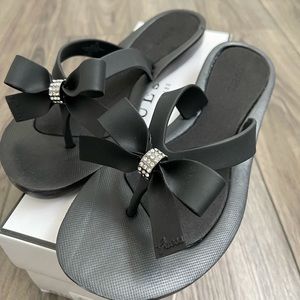 Guess TuTu flip flops